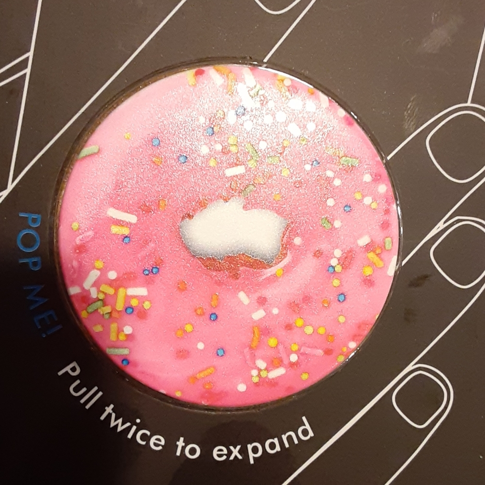 Pop sockets 4$ each . - Picture 2 of 4